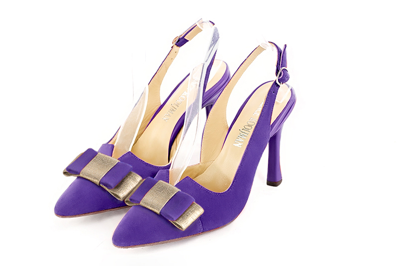 Violet purple and gold women's open back shoes, with a knot. Tapered toe. Very high spool heels. Front view - Florence KOOIJMAN